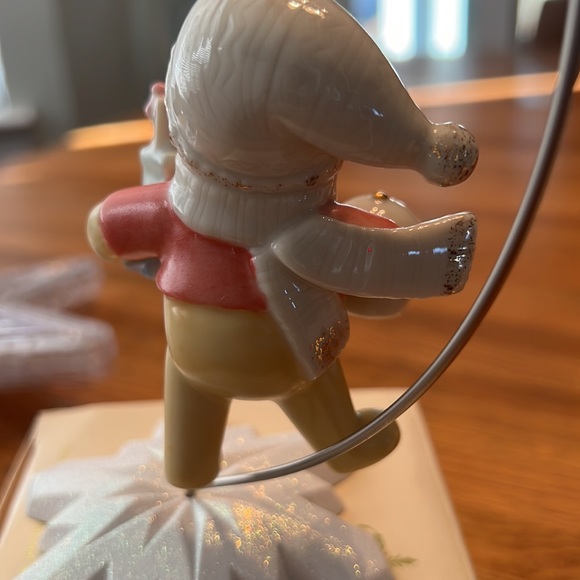 Lenox Winnie the Pooh 2004 Christmas Ornament - Picture 4 of 7